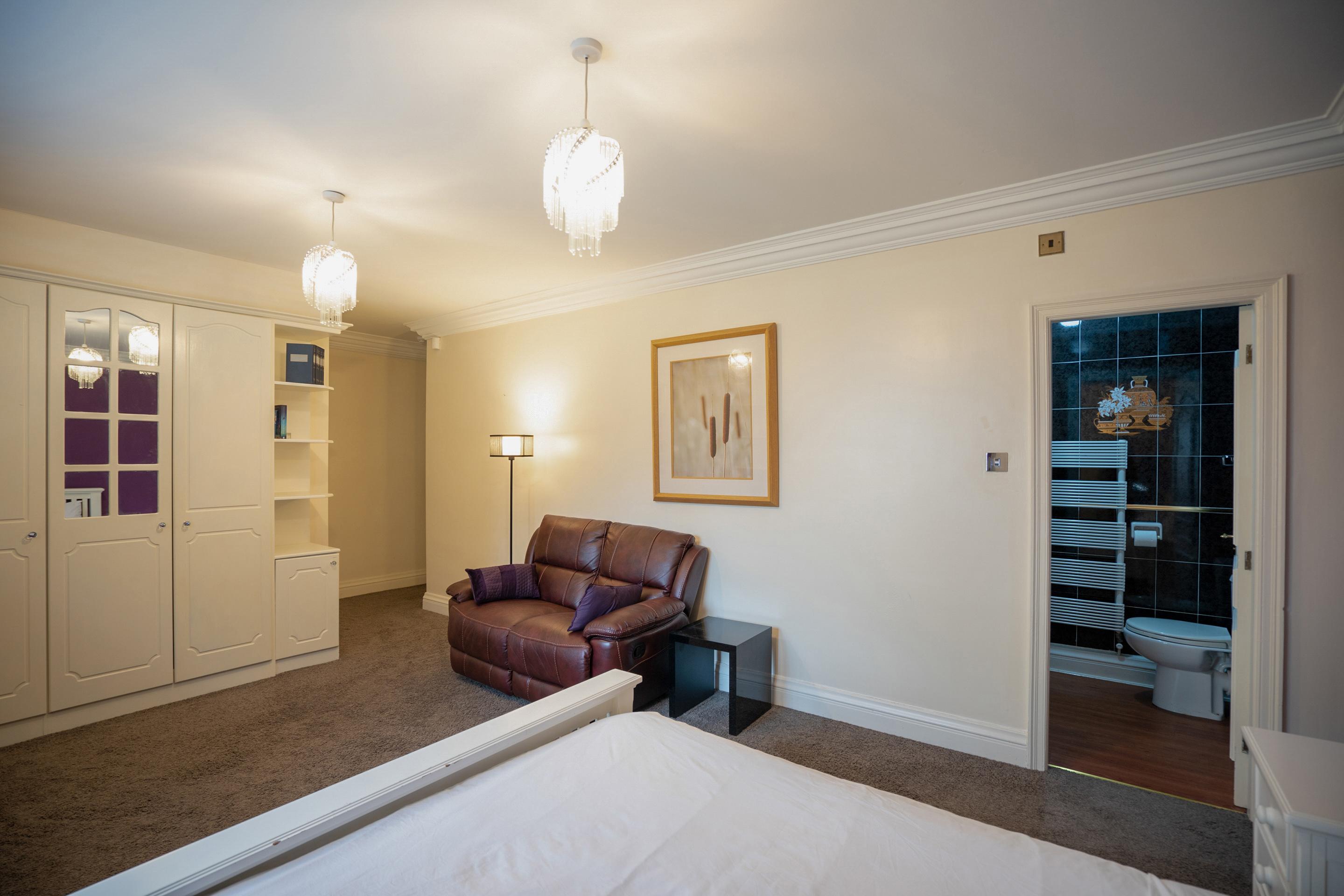 Oyo Oakcroft Guest House Manchester Airport Ringway Exteriör bild