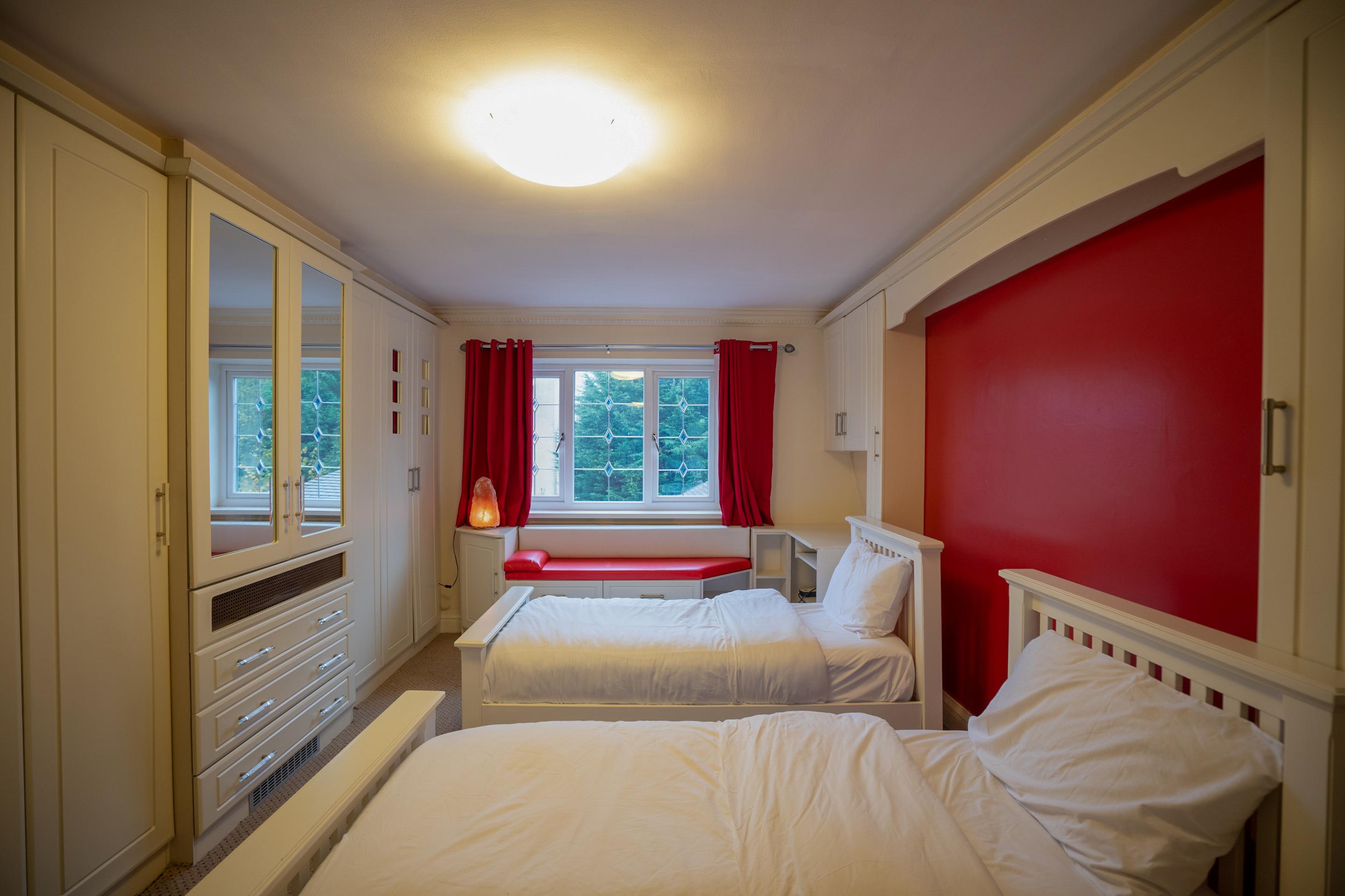 Oyo Oakcroft Guest House Manchester Airport Ringway Exteriör bild