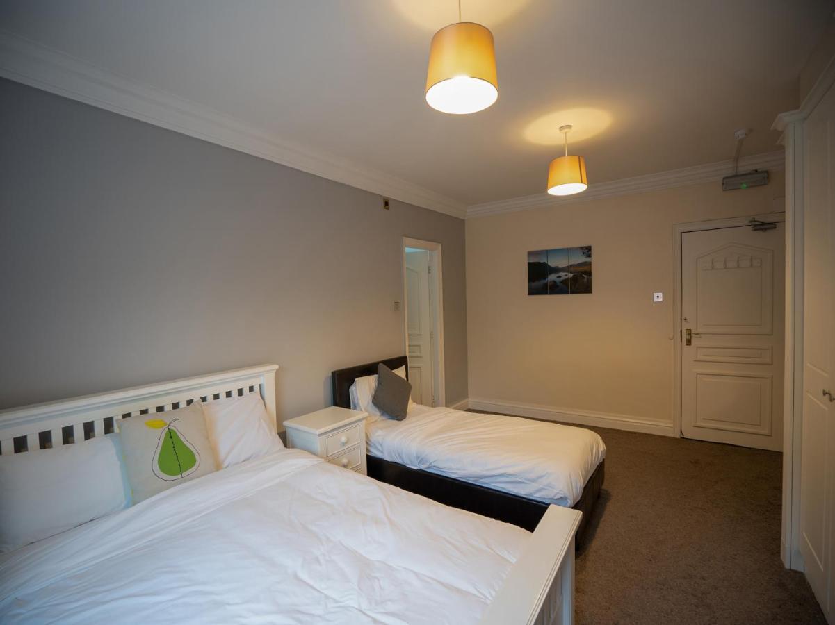 Oyo Oakcroft Guest House Manchester Airport Ringway Exteriör bild