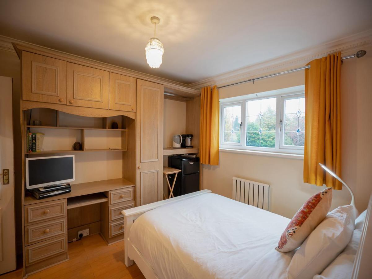 Oyo Oakcroft Guest House Manchester Airport Ringway Exteriör bild