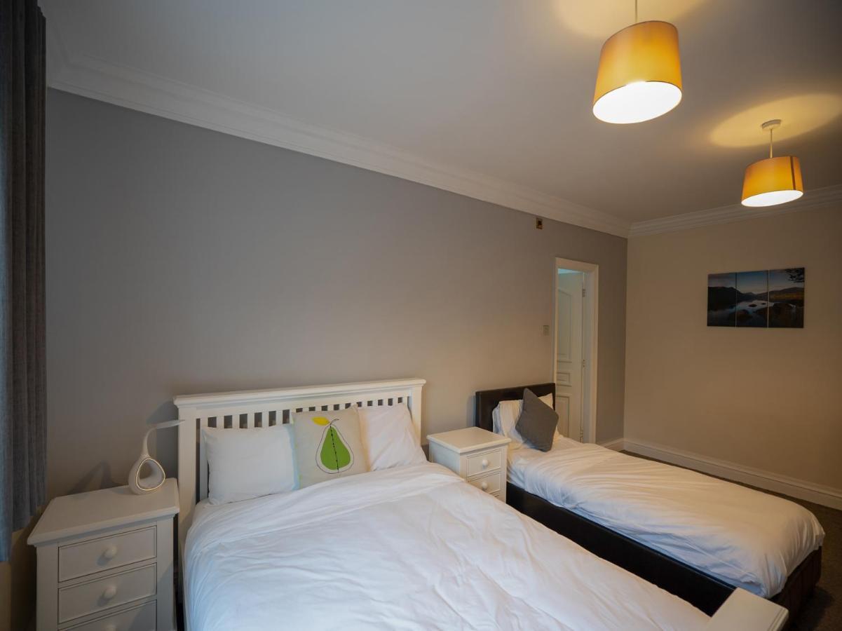 Oyo Oakcroft Guest House Manchester Airport Ringway Exteriör bild