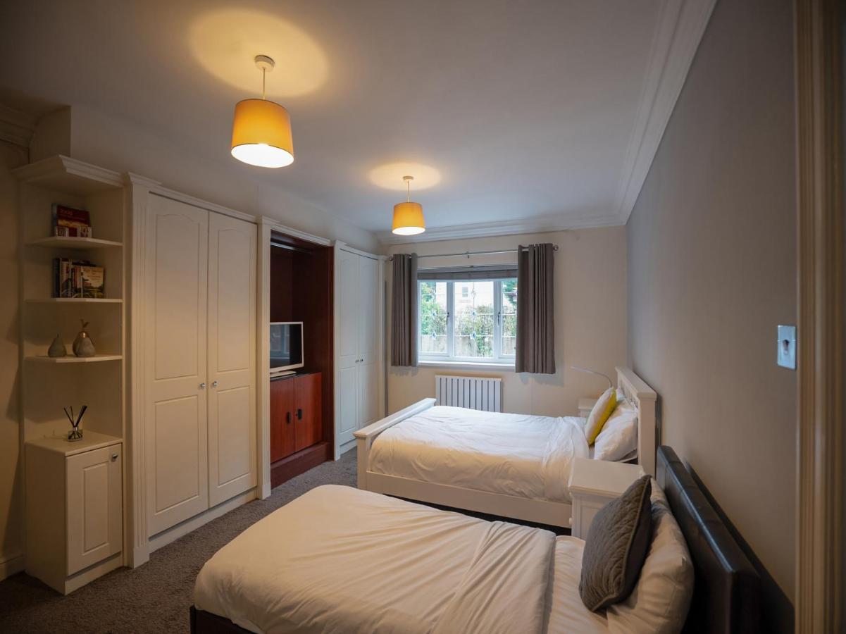 Oyo Oakcroft Guest House Manchester Airport Ringway Exteriör bild