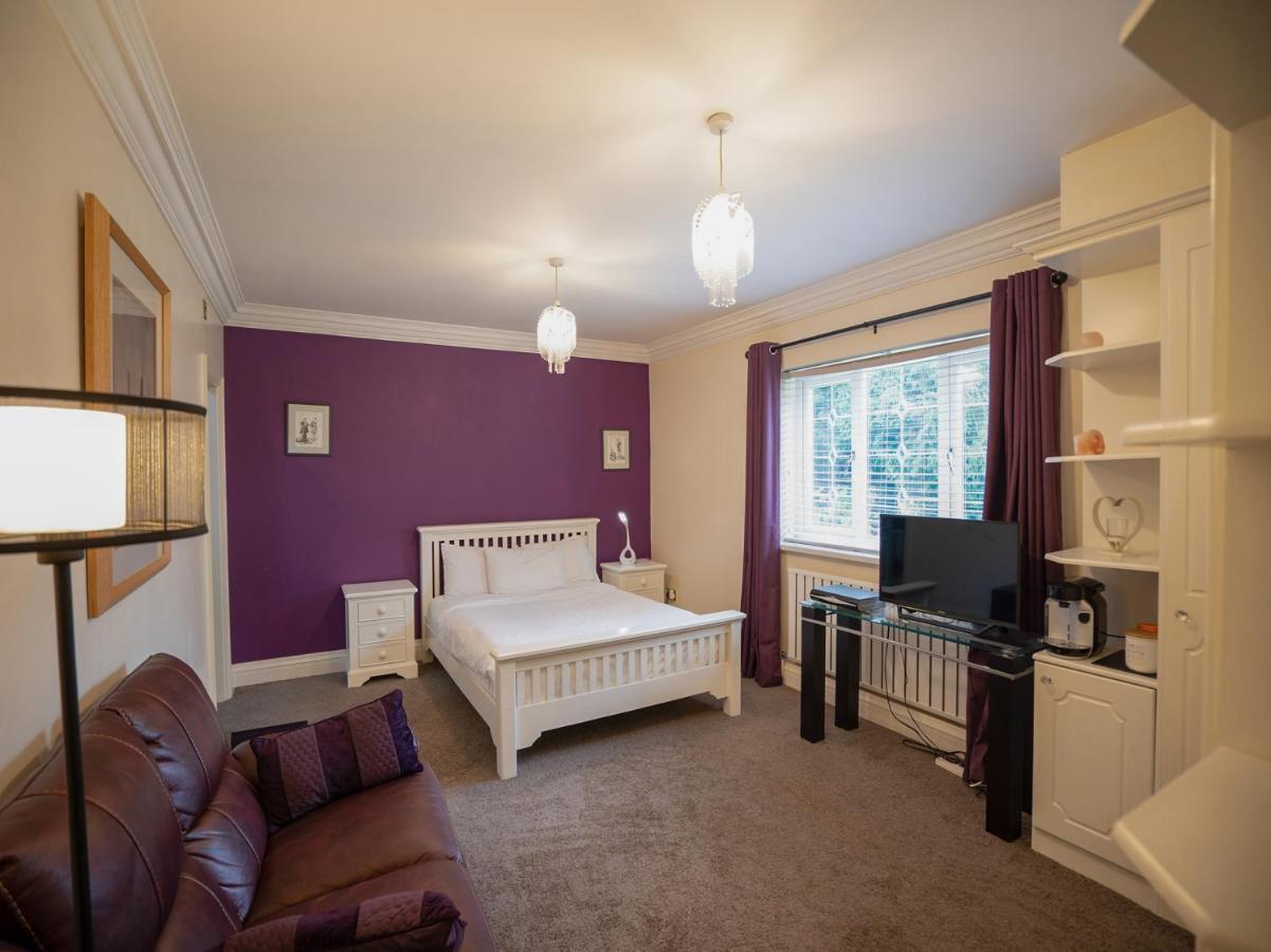 Oyo Oakcroft Guest House Manchester Airport Ringway Exteriör bild