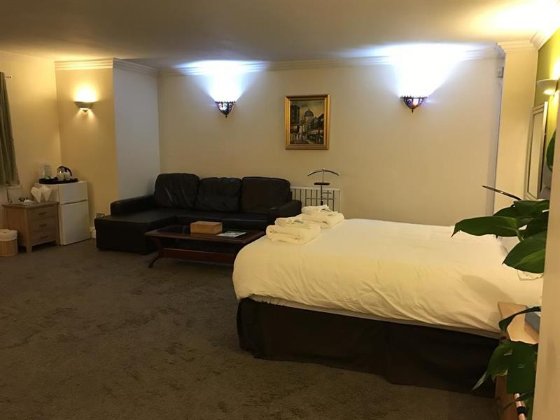 Oyo Oakcroft Guest House Manchester Airport Ringway Exteriör bild